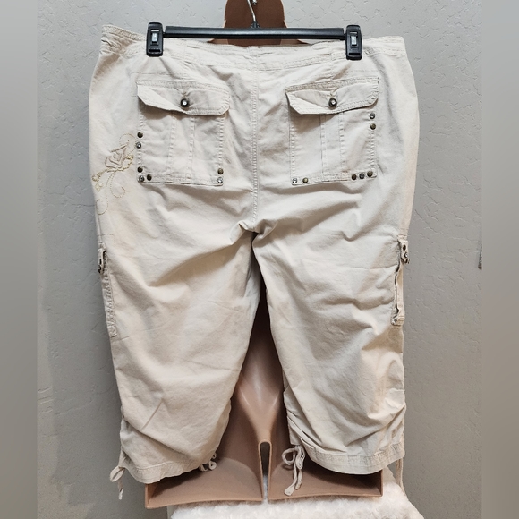 Drawstring capris - Picture 3 of 5